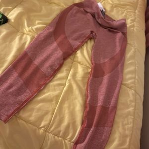 new!! PINK active leggings seemless size large.